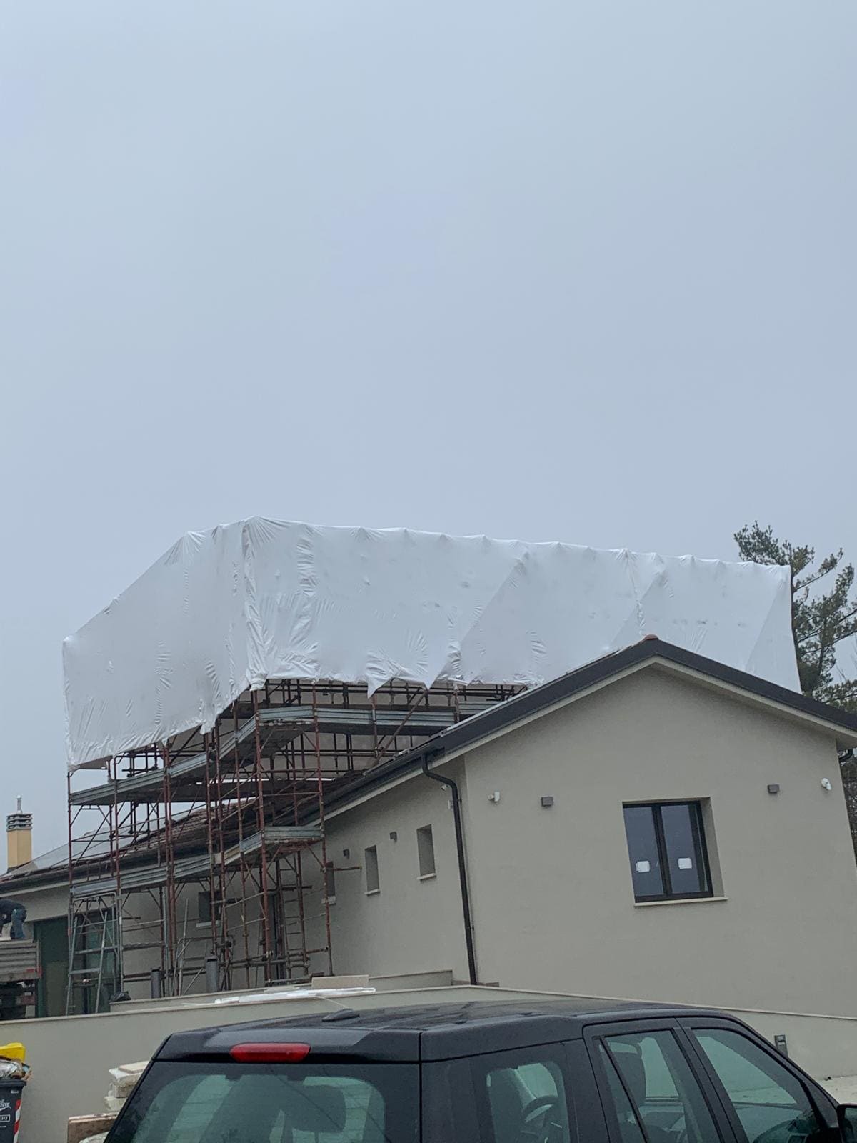 Parapetti di sicurezza e ponteggio esterno – Novi Ponteggi (AL)