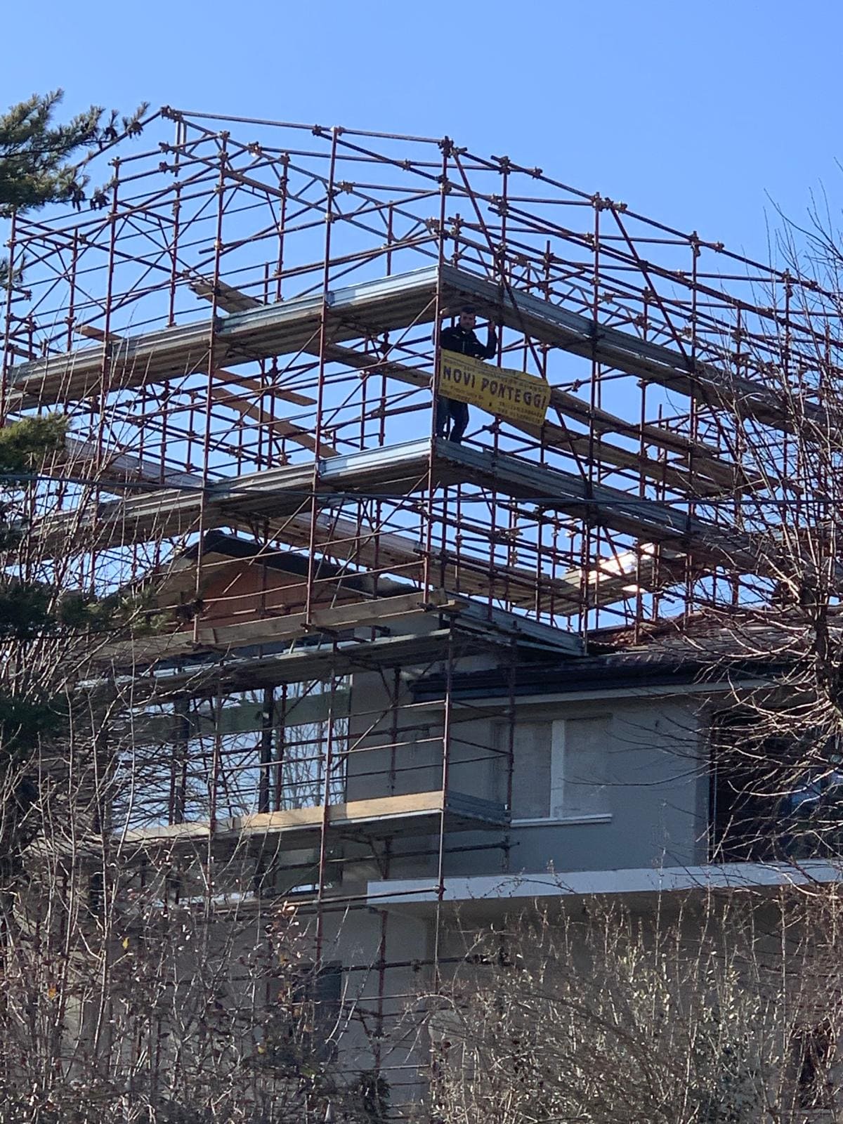 Cantiere con ponteggio residenziale smontato da Novi Ponteggi