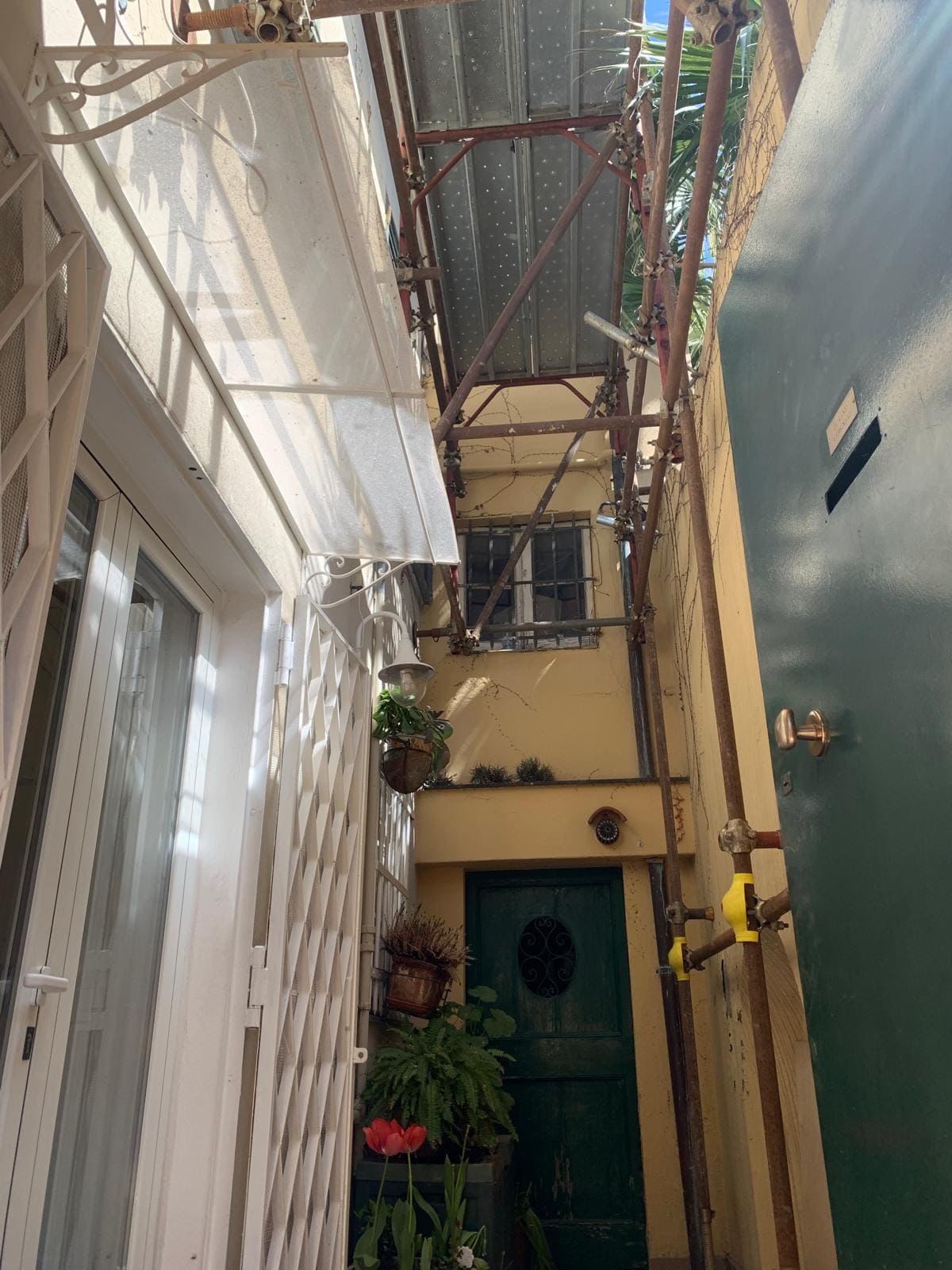 Cantiere con ponteggio residenziale smontato da Novi Ponteggi
