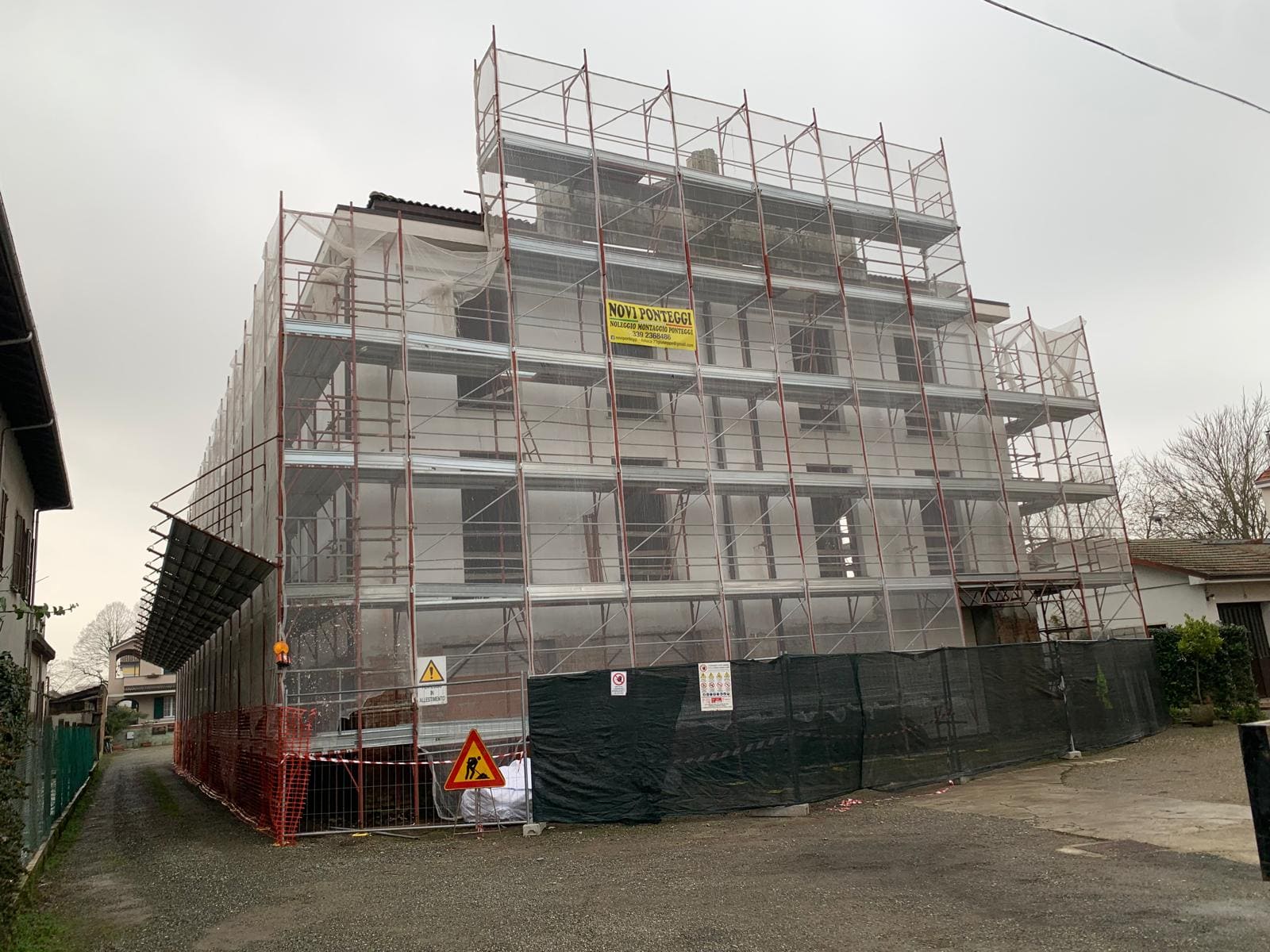 Ponteggio industriale installato da Novi Ponteggi ad Alessandria