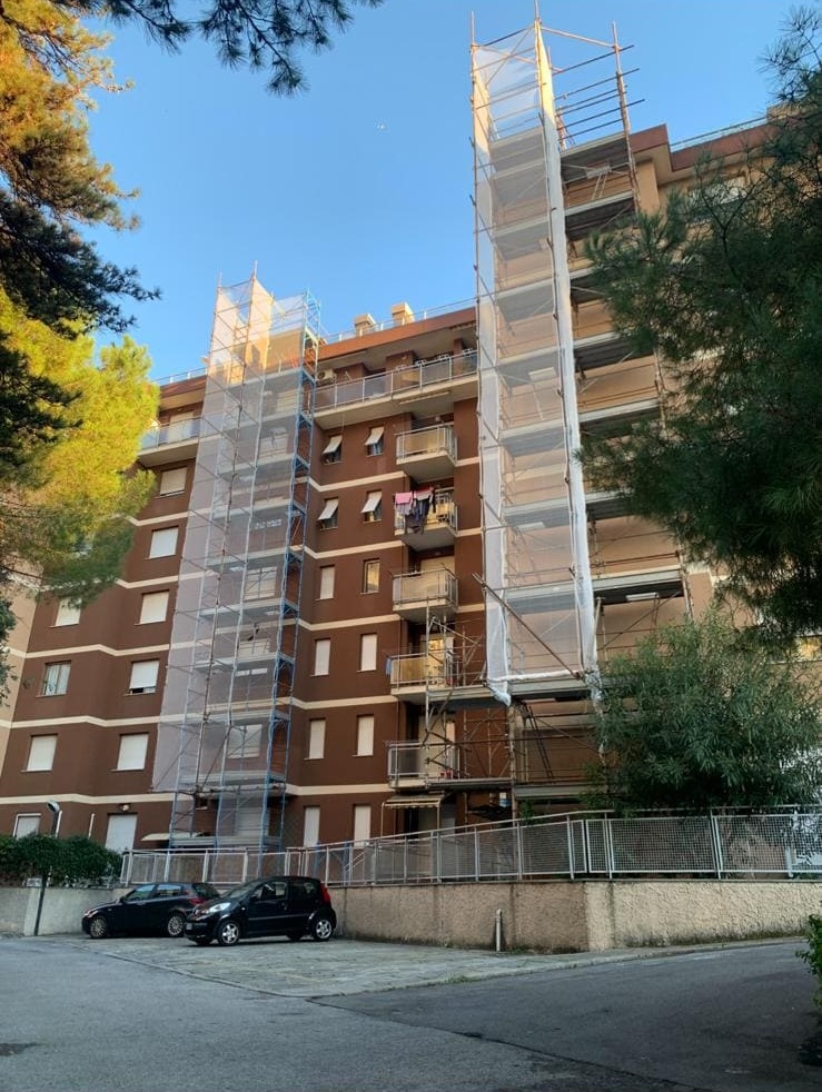 Ponteggio con impianto di sollevamento – provincia di Alessandria
