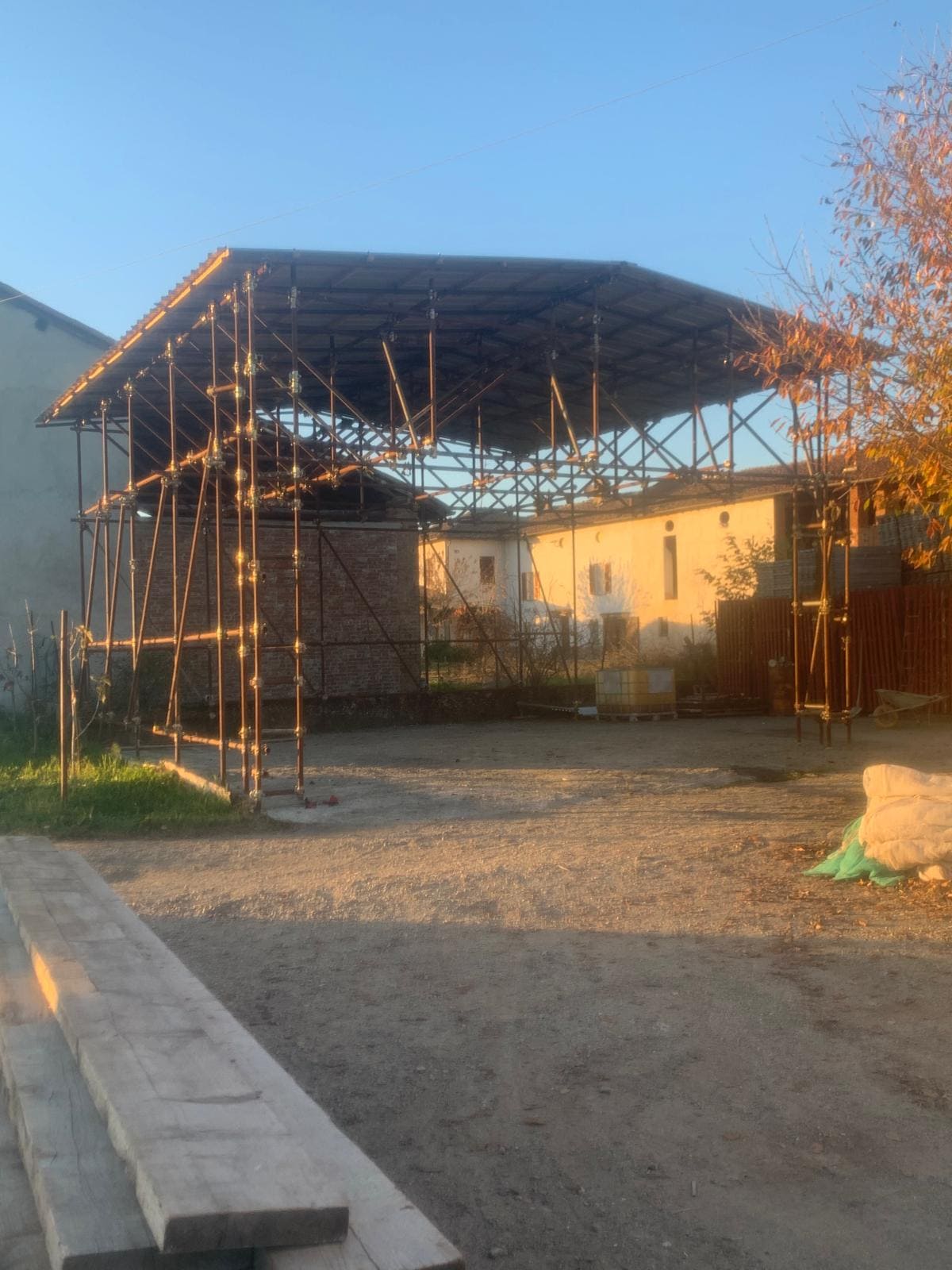 Ponteggio con impianto di sollevamento – provincia di Alessandria