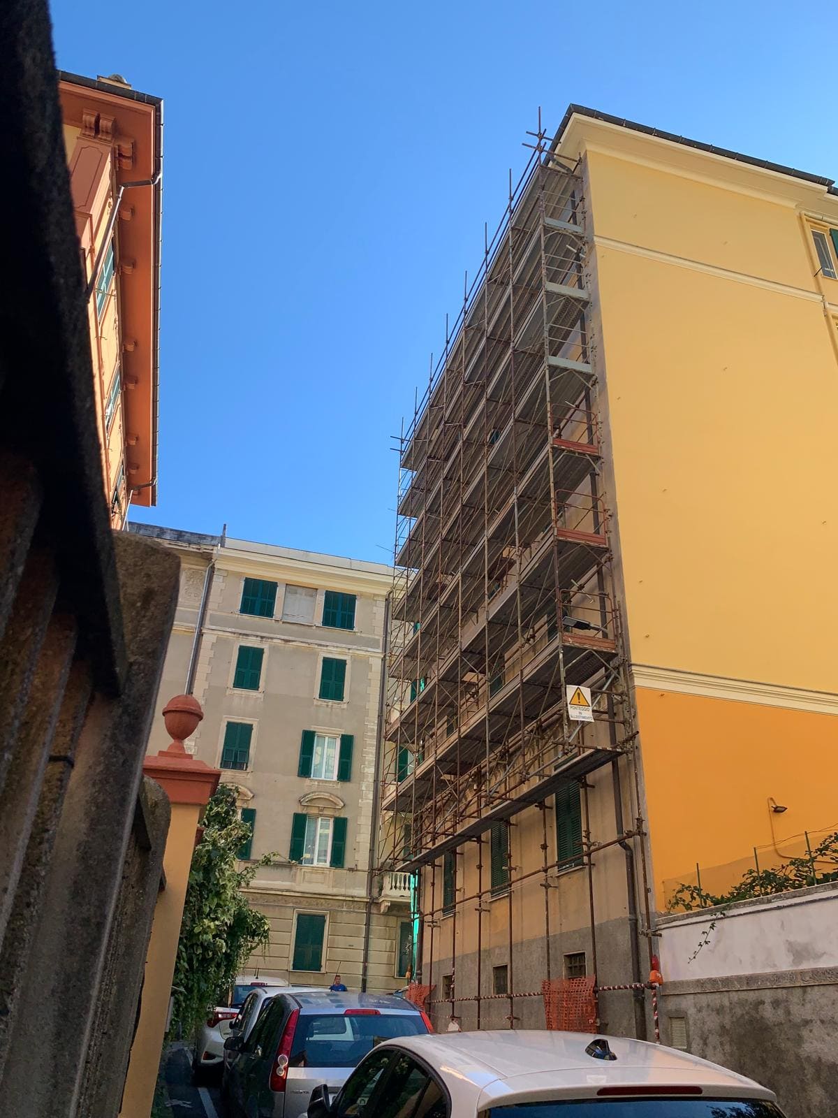 Cantiere con ponteggio residenziale smontato da Novi Ponteggi